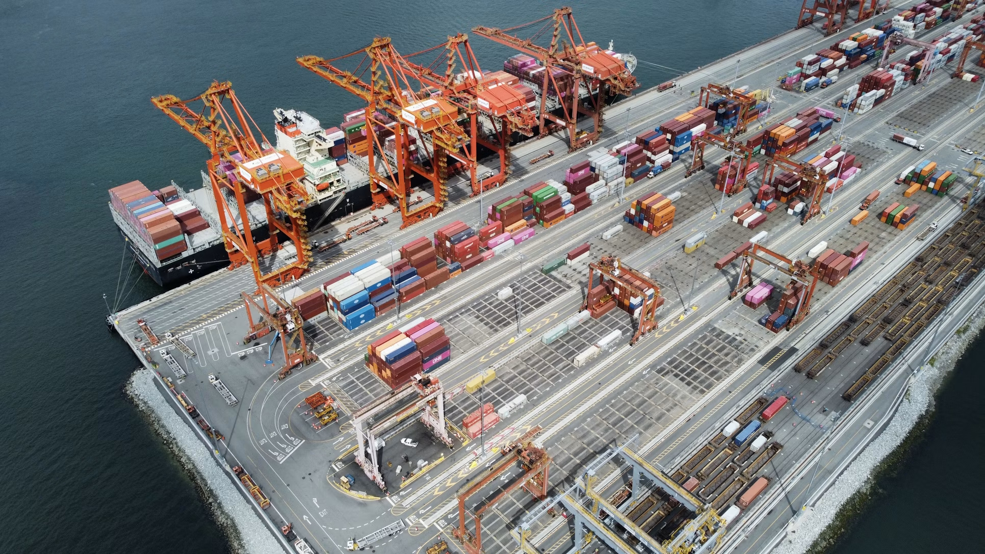 Trade infrastructure under a clear sky